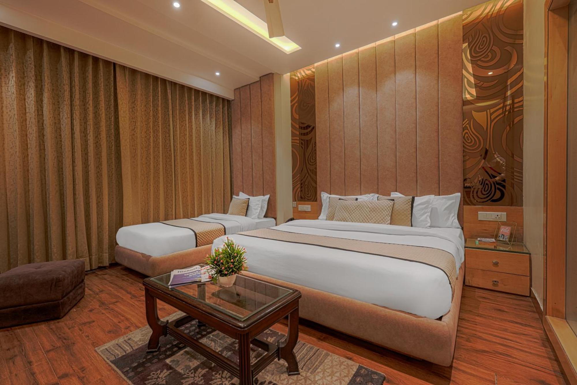 Csjs Inn Hotel Amritsar Exteriör bild
