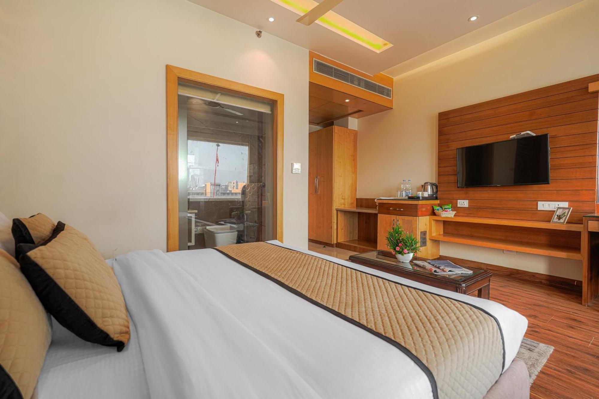 Csjs Inn Hotel Amritsar Exteriör bild