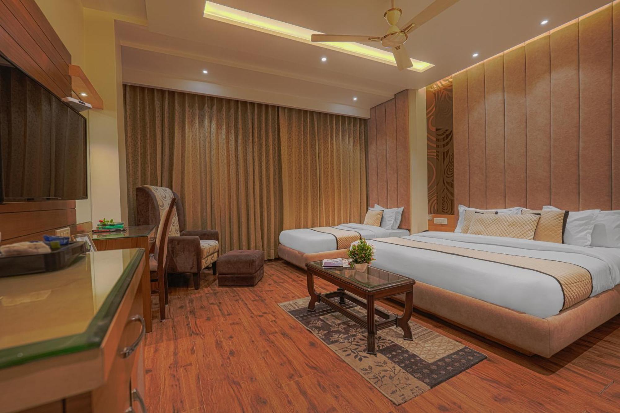 Csjs Inn Hotel Amritsar Exteriör bild