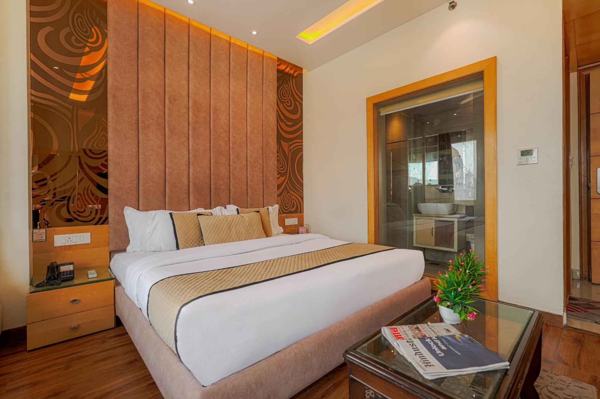 Csjs Inn Hotel Amritsar Exteriör bild
