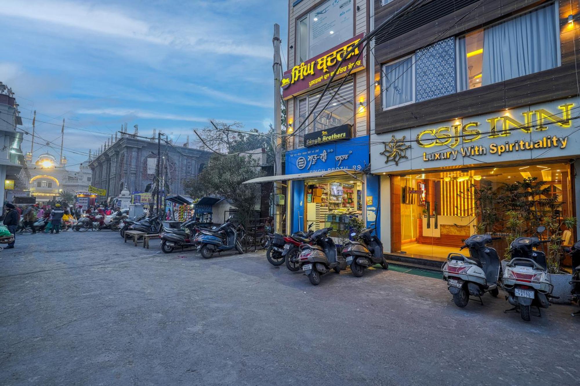 Csjs Inn Hotel Amritsar Exteriör bild