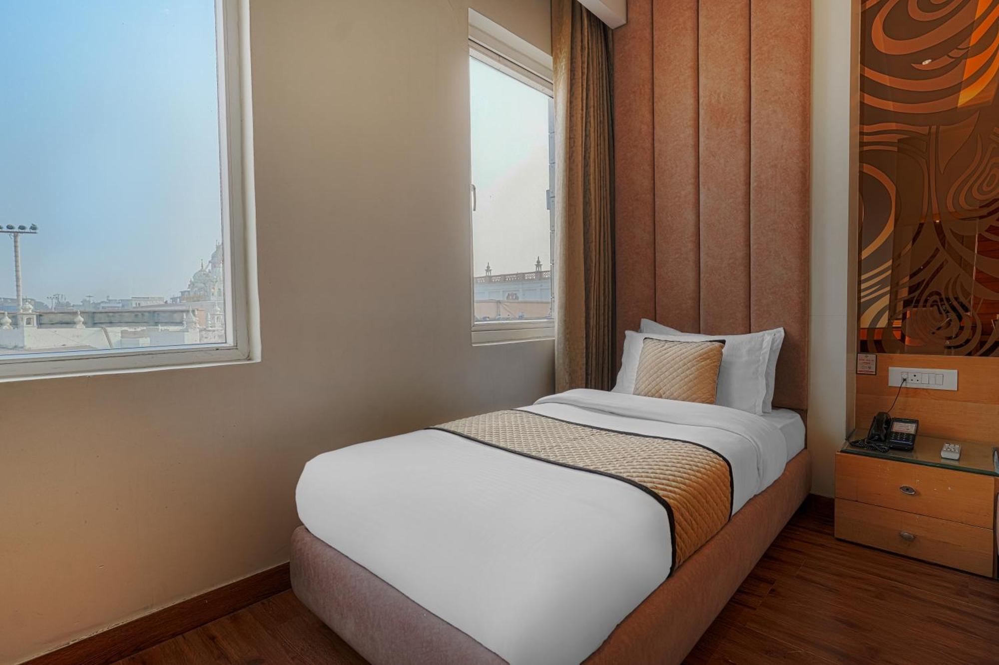 Csjs Inn Hotel Amritsar Exteriör bild