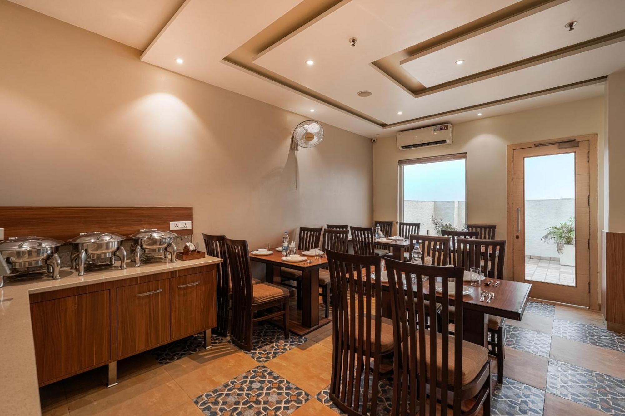 Csjs Inn Hotel Amritsar Exteriör bild