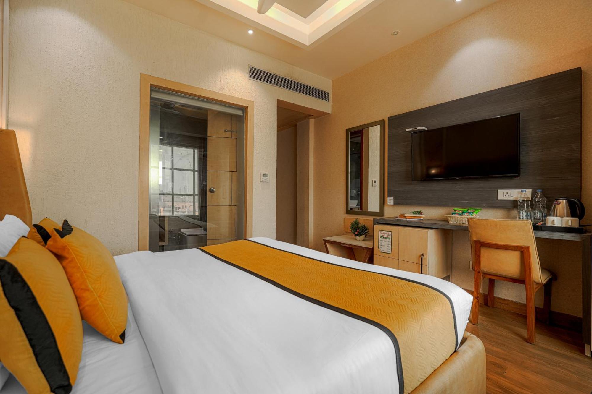 Csjs Inn Hotel Amritsar Exteriör bild